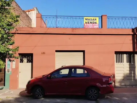 Buena casa sobre Av. Armesti
