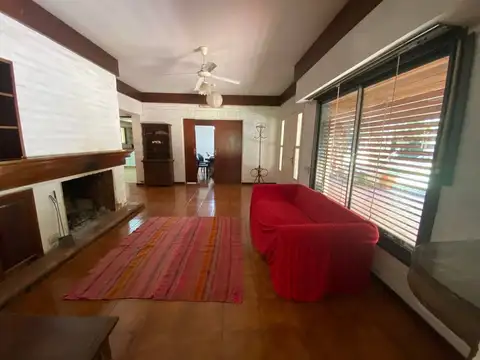 Casa 8 ambientes con 4 baños