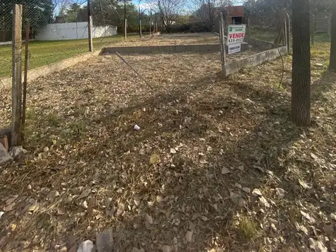 Terreno Calle  Lago Puelo a 70 metros Av. Jorge Newbery al  7600 con cimientos casa 2 dormitorios