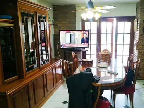 Casa 4 ambientes con 5 baños