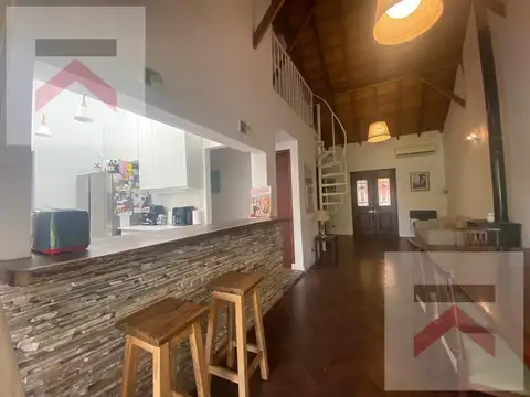 Casa 6 ambientes con 4 baños