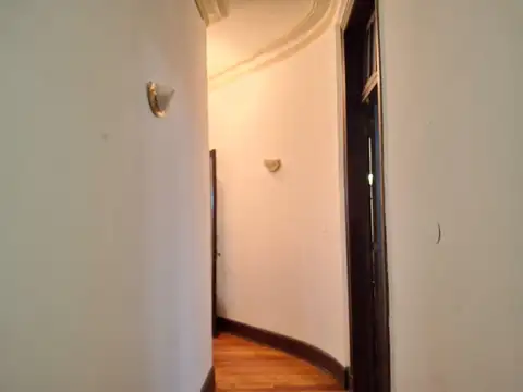 Departamento 8 ambientes con 2 baños