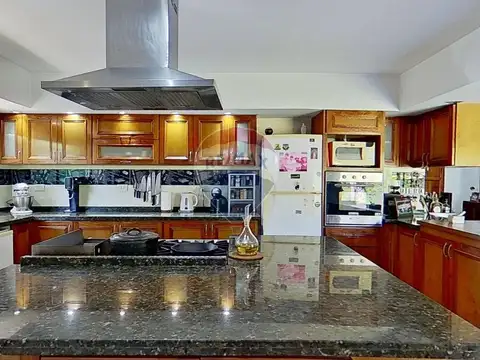 CASA 5 AMBIENTES BARRIO LA CELIA EZEIZA 250M2
