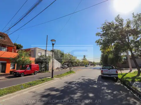 Camino Real Morón al 2200 entre Antártida Argentina y Carlos Tejedor