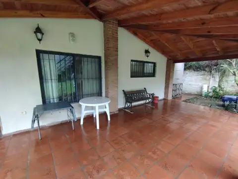 Casa 5 ambientes con 2 baños