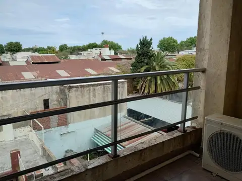 Monoambiente con balcón