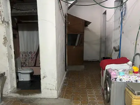 Casa 6 ambientes con 2 baños