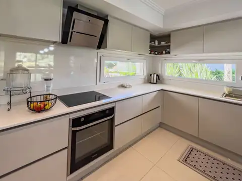 Casa Monoambiente con 4 baños