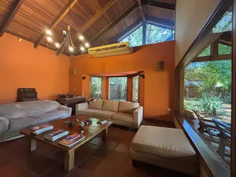 VENTA | CASA CON PISCINA SOBRE AV. URQUIZA – POSADAS
