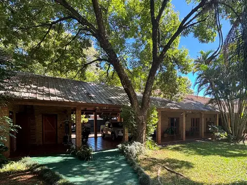 VENTA | CASA CON PISCINA SOBRE AV. URQUIZA – POSADAS