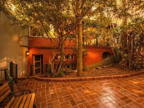 Casa 6 ambientes con 5 baños