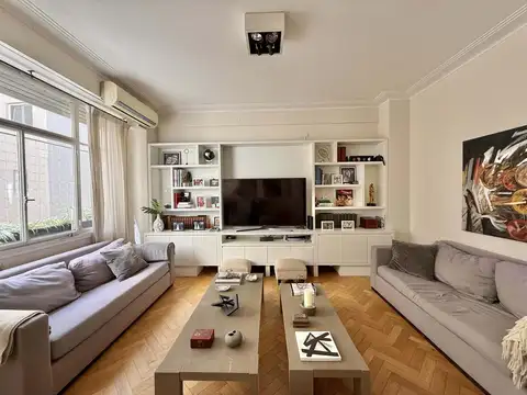 Venta de distinguido Departamento de 3 Dormitorios con cochera en Recoleta