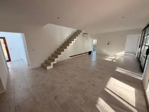 Casa 7 ambientes con 3 baños