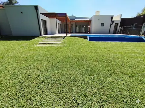 Casa en Alquiler en Loma Verde, USD 1.500