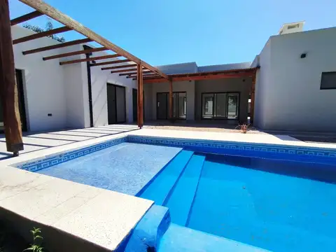 Alquiler Casa 4 Ambientes A Estrenar Piscina Loma Verde Escobar