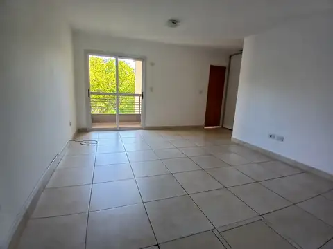 Departamento en Alquiler en Moron Sur, $ 450.000