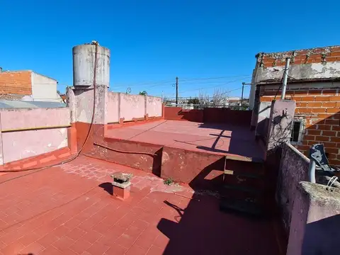VENTA CASA LOTE PROPIO A RECICLAR VILLA LUGANO