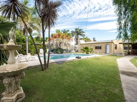 Se vende quinta con jardín y pileta en Sauce Viejo