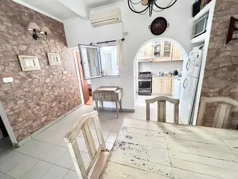 Casa en PH de tres ambientes reciclada a nuevo.