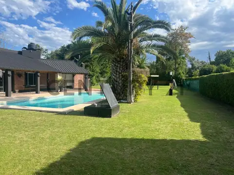 VENTA CASA LA REJA MORENO 4 AMBIENTES CON QUINCHO Y PISCINA