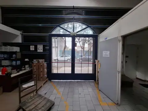 Galpon en Venta 43  mts Fondo