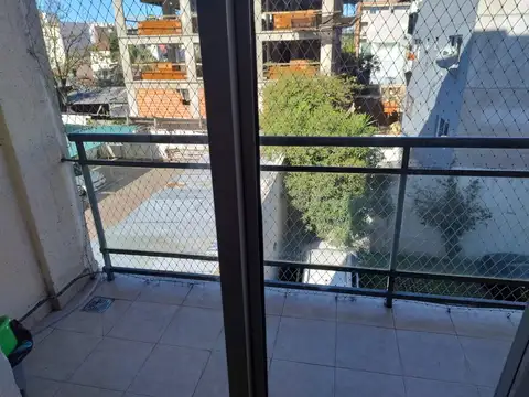 Dpto. 2 amb a metros de Estacion Castelar