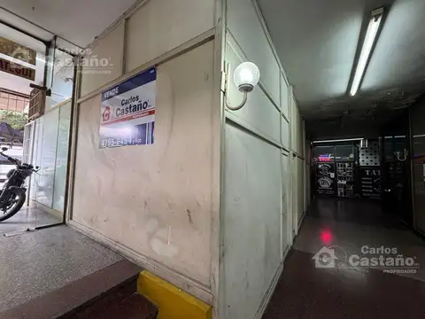 Sobre Av. Maipú, Local en Galería con Sótano o Deposito
