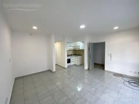 Independencia al 500, monoambiente con cochera