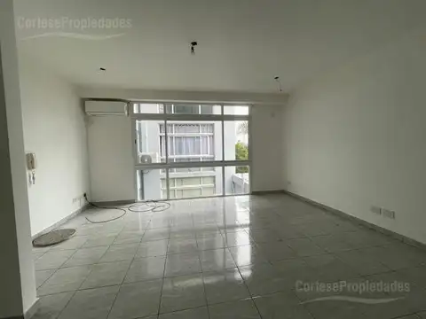 Monoambiente en venta con cochera en Escobar