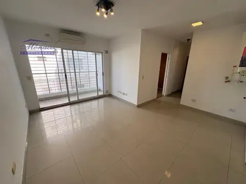 Excelente 2 amb. lateral con balcón