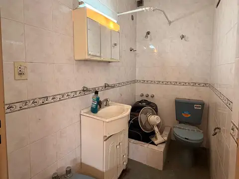 Dos departamentos y dos locales en venta en Villa Lugano! Ideal multifamiliar o inversión