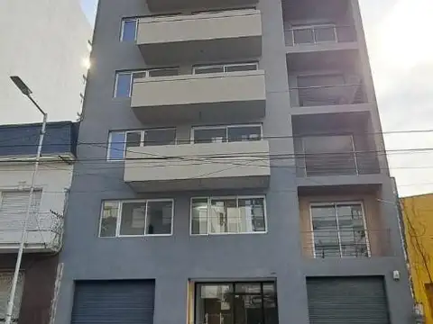 2 AMB  AL FRENTE CON BALCON MTS. AV. MITRE