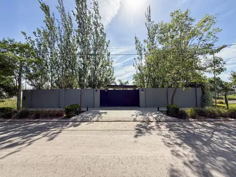 Casa en alquiler c/ cochera en Puerto General San Martín