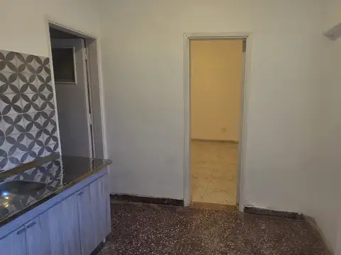 Depto Tipo Casa en Alquiler en Caseros, $ 690.000