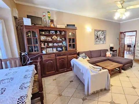 Casa en Venta con 3 cocheras