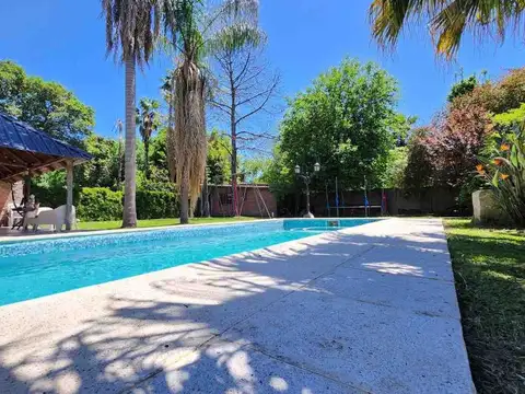 VENTA CASA 5 AMBIENTES PARQUE PISCINA TORTUGUITAS