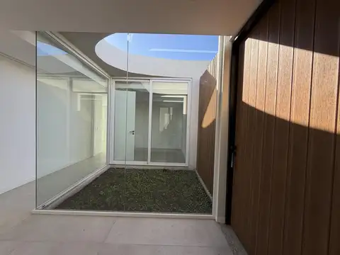 Casa 6 ambientes con 2 baños