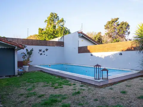 Casa 6 ambientes con 2 baños