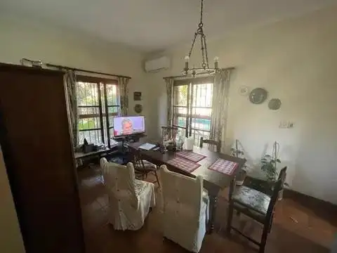 Casa 5 ambientes con 4 baños