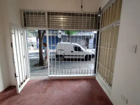 Avenida Valentín Alsina 2500