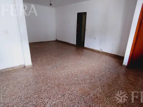 Venta casa 3 ambientes con cochera en Sarandi