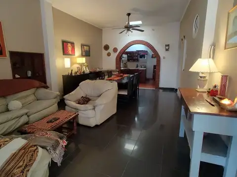 VENTA CASA 4/5 AMB MAS DEPTO AVELLANEDA