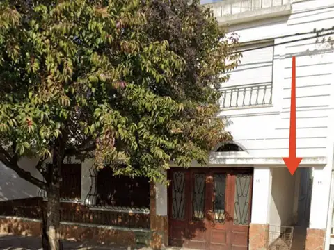 EN VENTA DPTO INTERNO CON 3 DORM A REFACCIONAR V.M