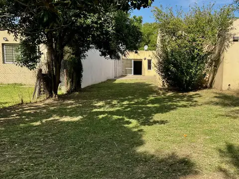 Casa en venta de 3 dormitorios y jardín amplio Rosario
