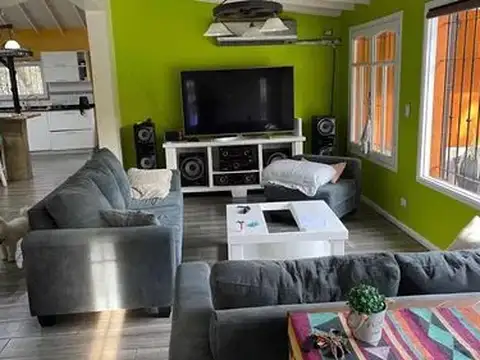 Casa en Venta con 2 cocheras