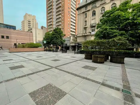 Oficina en Alquiler con 48 cocheras