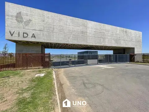 Av.Artura Illia y Golondrinas - Terreno. 