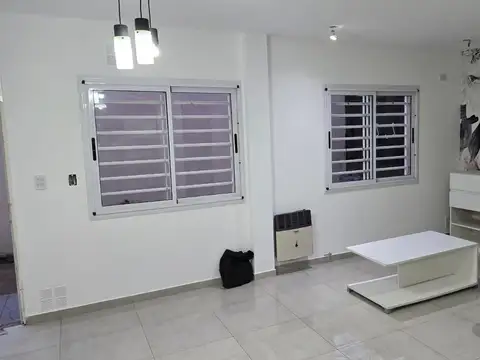 CASA 3 AMBIENTES CON TERRAZA Y PARRILLA PROPIA AL AIRE LIBRE