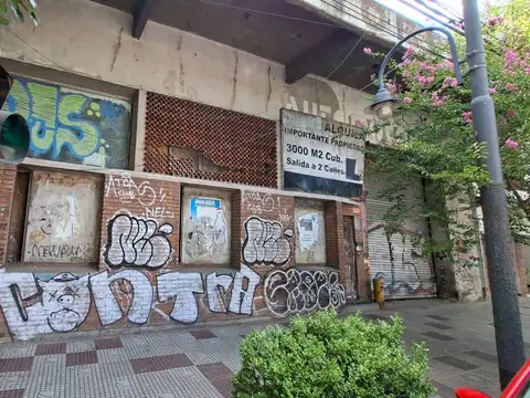 Galpon en Venta 49  mts Fondo