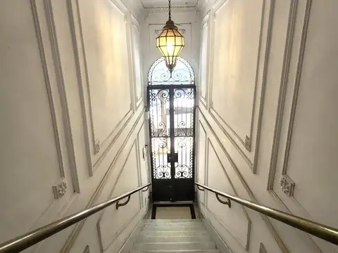 Casa 10 ambientes con 2 baños